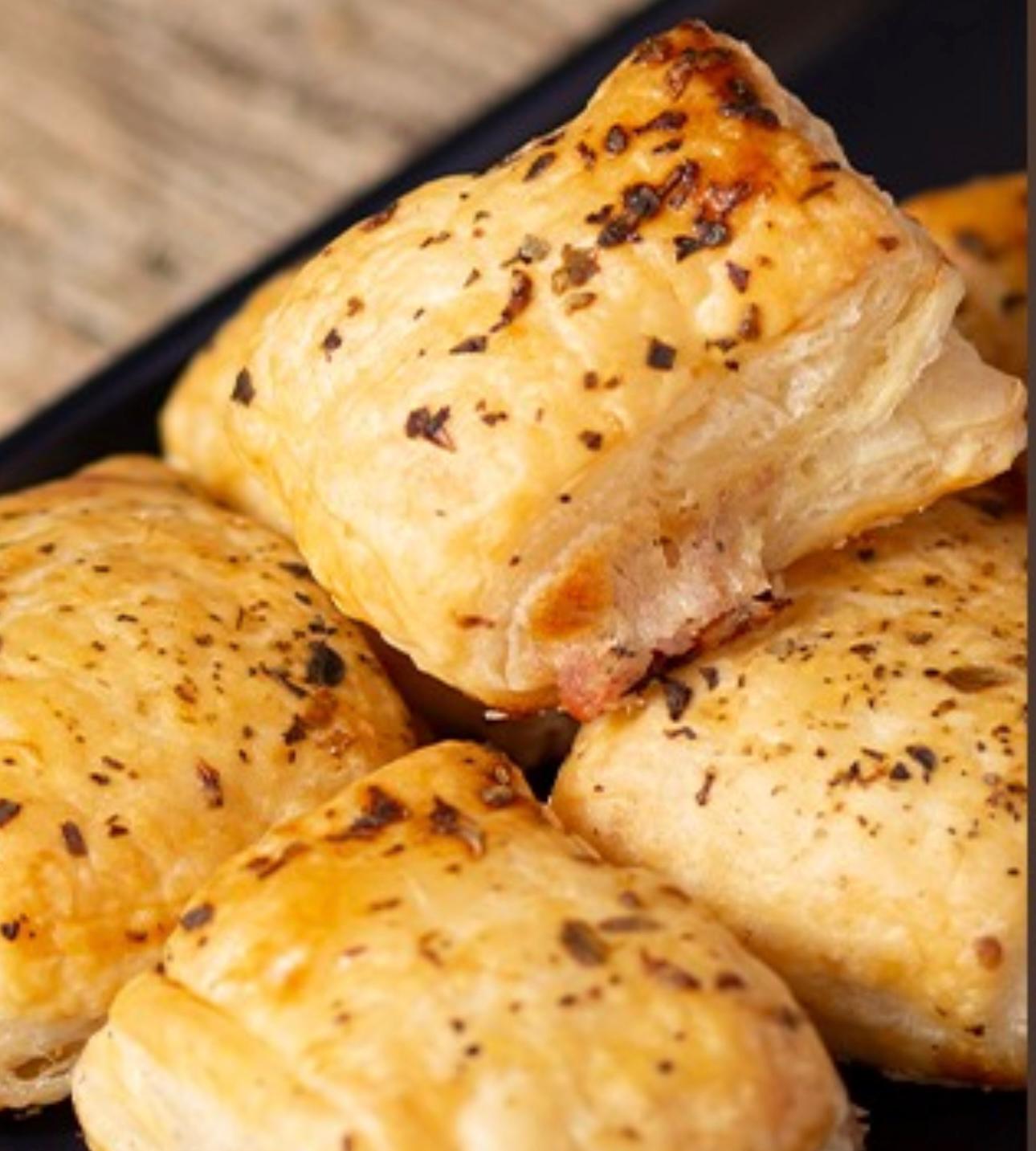 MINI FOLHADO DE PRESUNTO E MUSSARELA