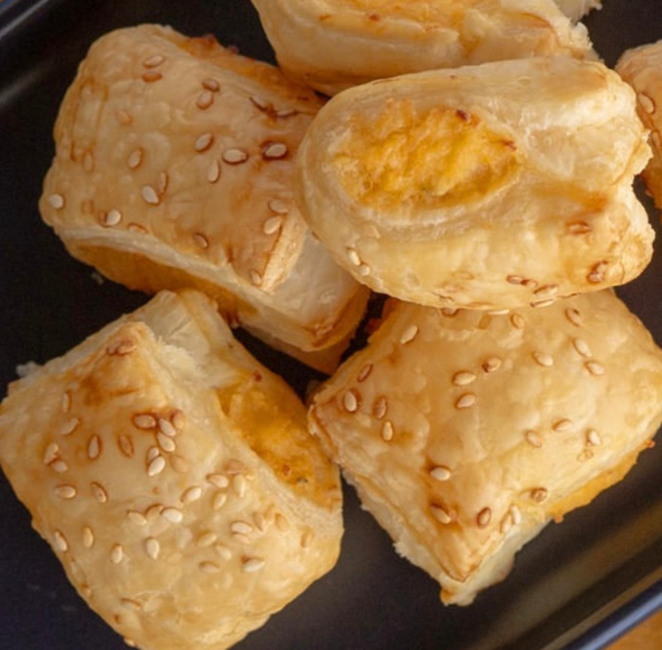 MINI FOLHADO DE FRANGO